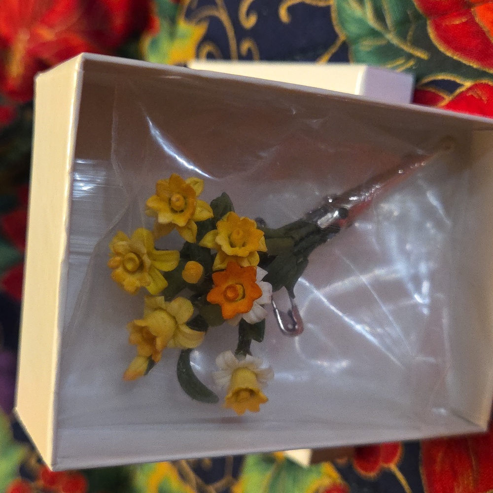 Handcrafted Leather Daffodils Bouquet Brooch Vintage